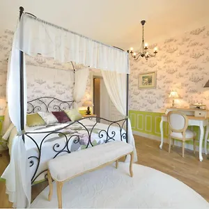 Vakantiehuis Le Chateau De Vernieres, Talizat